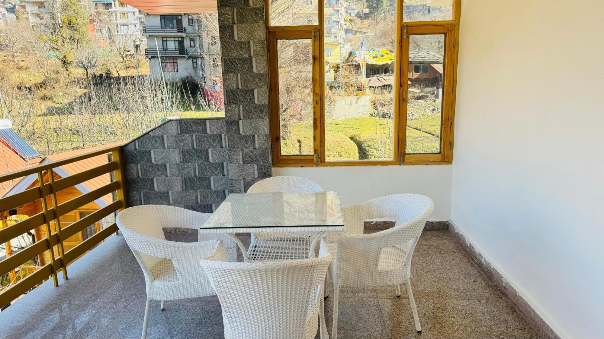 The Midnight Garden Manali Hotel Exterior photo